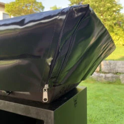Abdeckhaube BlackBull BIGQUBE M, Schwarz -Brun Grill Geschaft abdeckplane bigqube seitlich 510x510 1