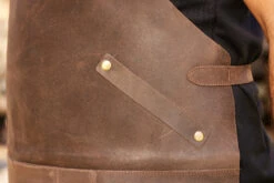 IGNIUM Grillschürze -Brun Grill Geschaft ignium grill lederschuerze braun detail