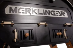 Der Merklinger 1200 Holzofen Standard -Brun Grill Geschaft merklinger holzbackofen grill pizzaofen brotbackofen 1200 vorne tuere zu zoom jpg