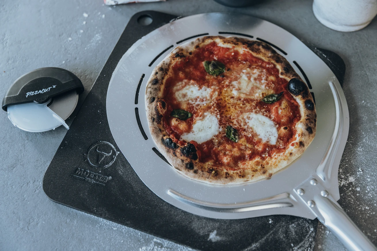 MOESTA-BBQ Pizzaschieber Gelocht 6 MOESTA-BBQ Pizzaschieber Gelocht – Bild 4